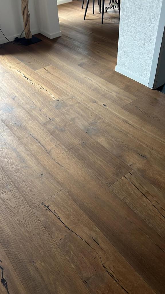 Крупноформатный трехслойный паркет из дуба Lorenz в деревенском стиле