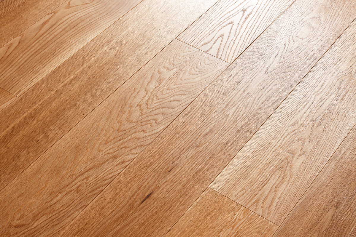 Трехслойный паркет из дуба с равномерным акцентом