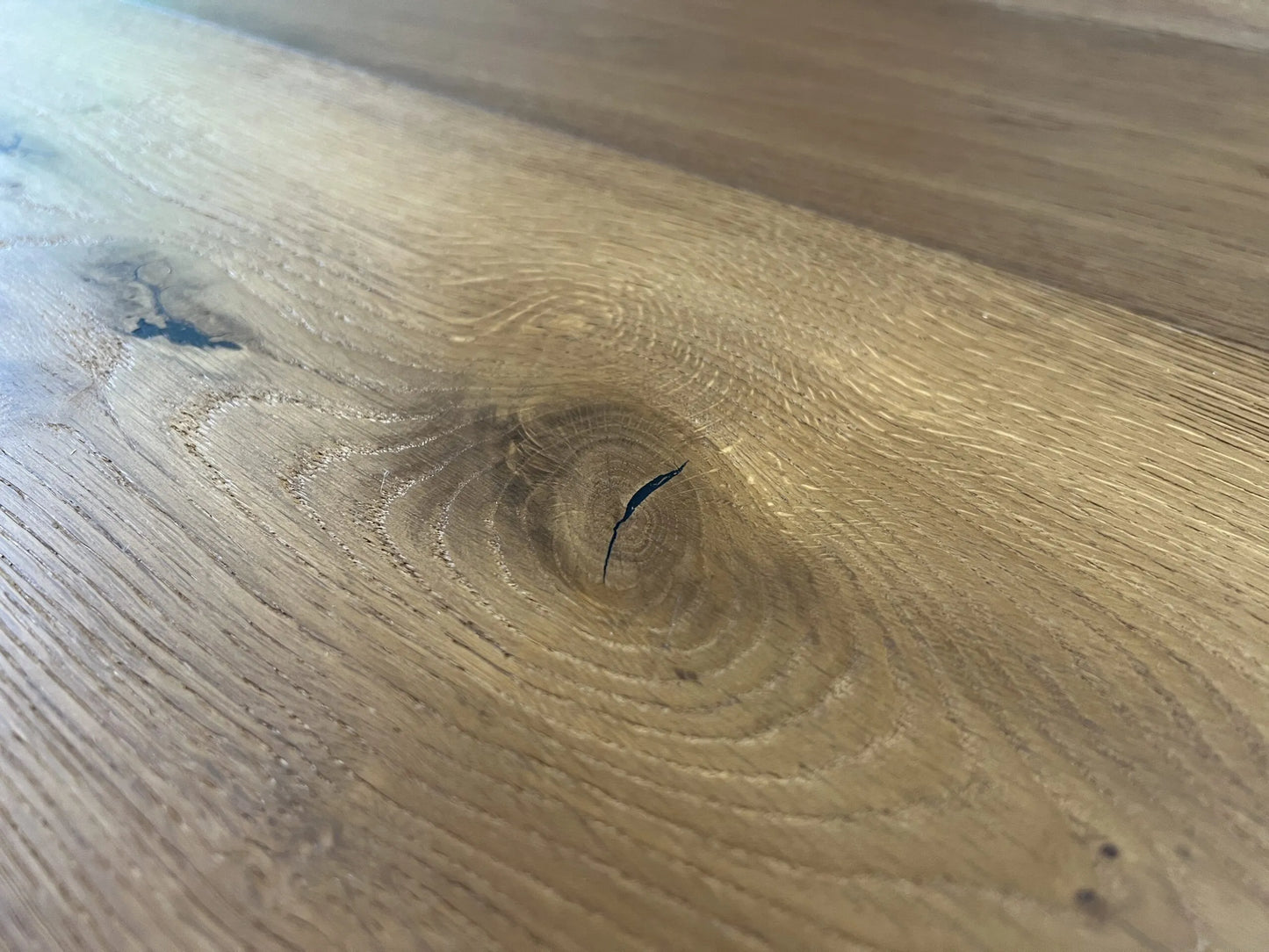 Крупноформатный трехслойный паркет из дуба Lorenz в деревенском стиле